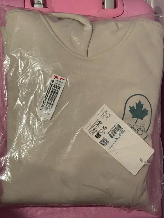 NWT Team Canada Womens Big Cozy Oversized Hoodie - Picture 3 of 11